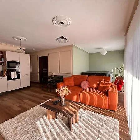 New Luxury With Indoor Jacuzzi Hot Tub
