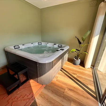 Apartment New Luxury With Indoor Jacuzzi Hot Tub St. Paul's Bay